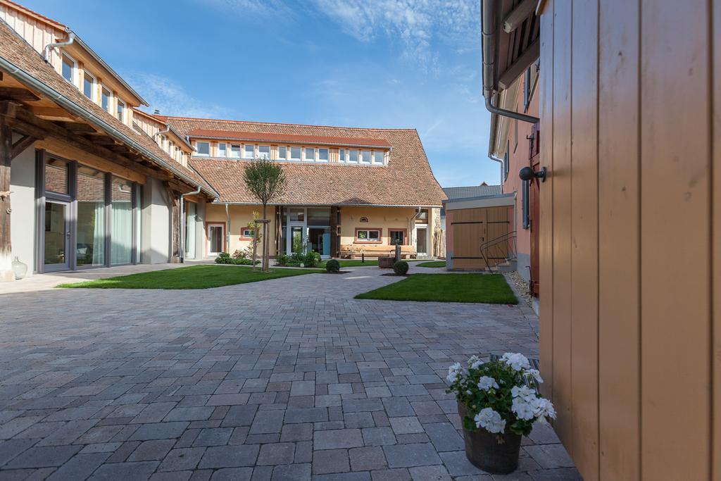 Baumgartners Dreiseithof - Historisch, Modern, Zentral Lägenhet Bad Krozingen Exteriör bild